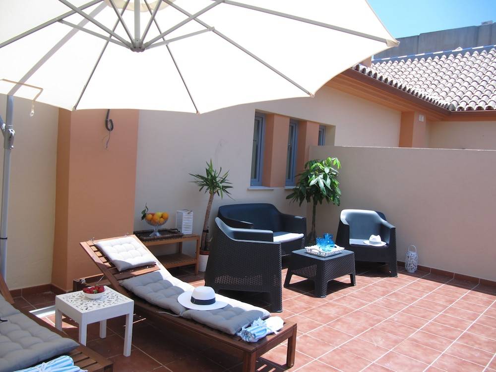 Life Apartments Alameda Colón 1