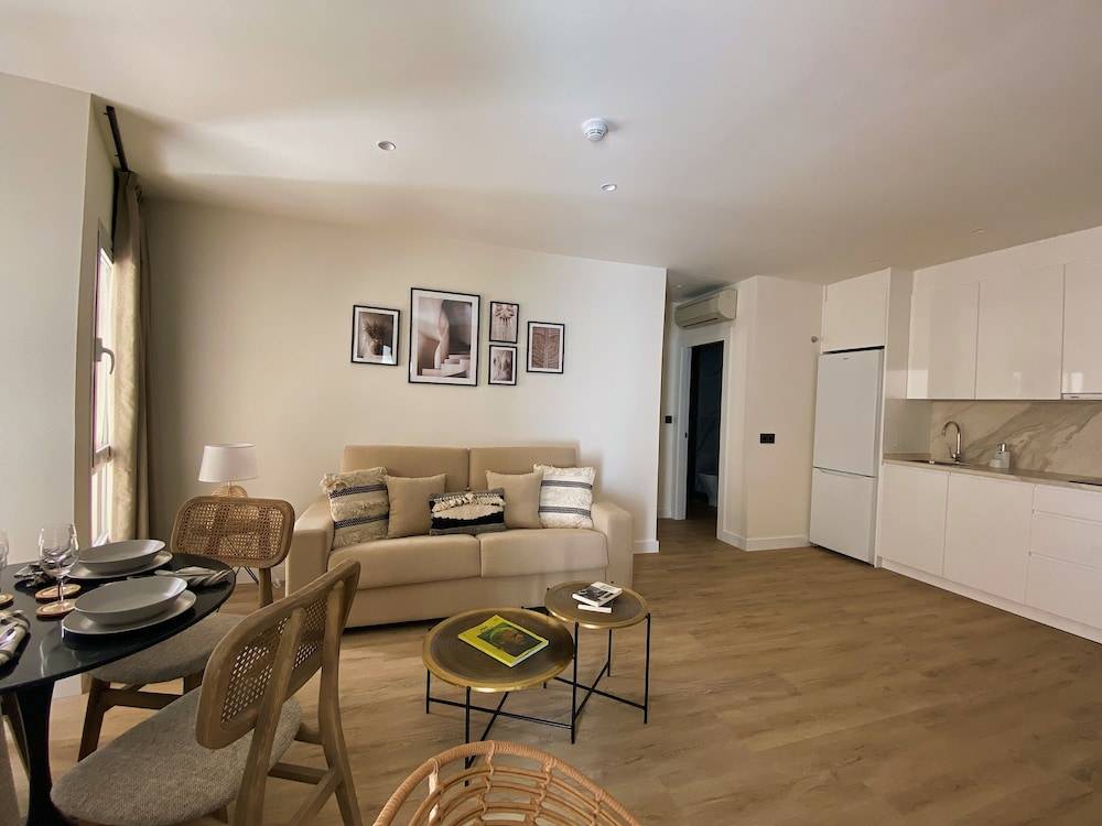 Apartamentos Málaga Premium - Calle San Telmo 1