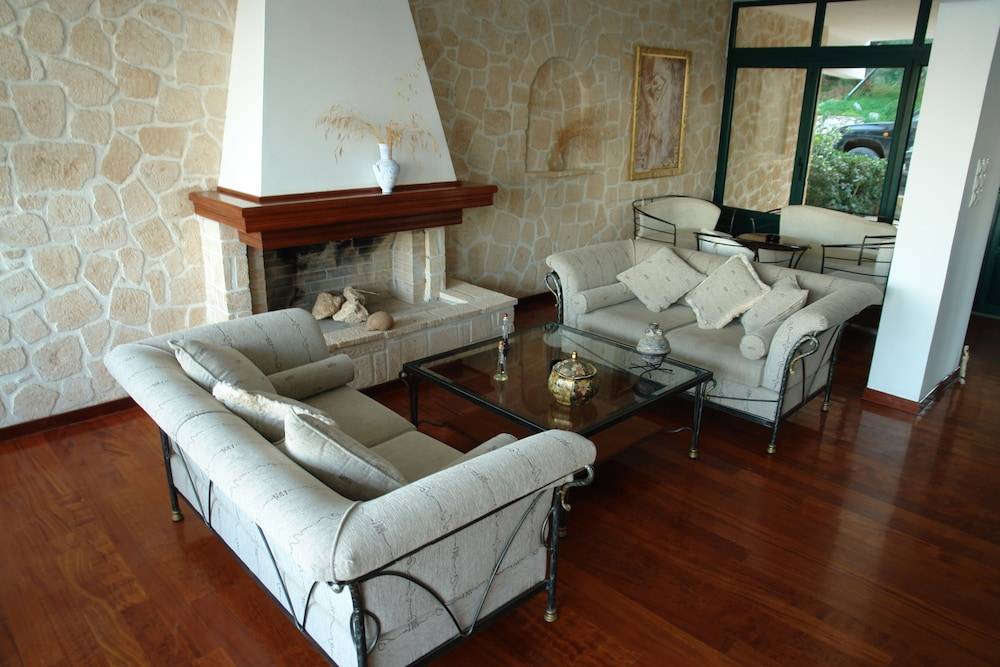 Dionysos Hotel 2