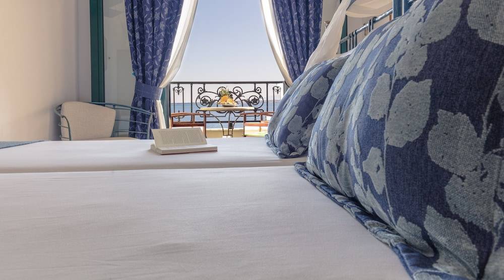 Dionysos Hotel 1