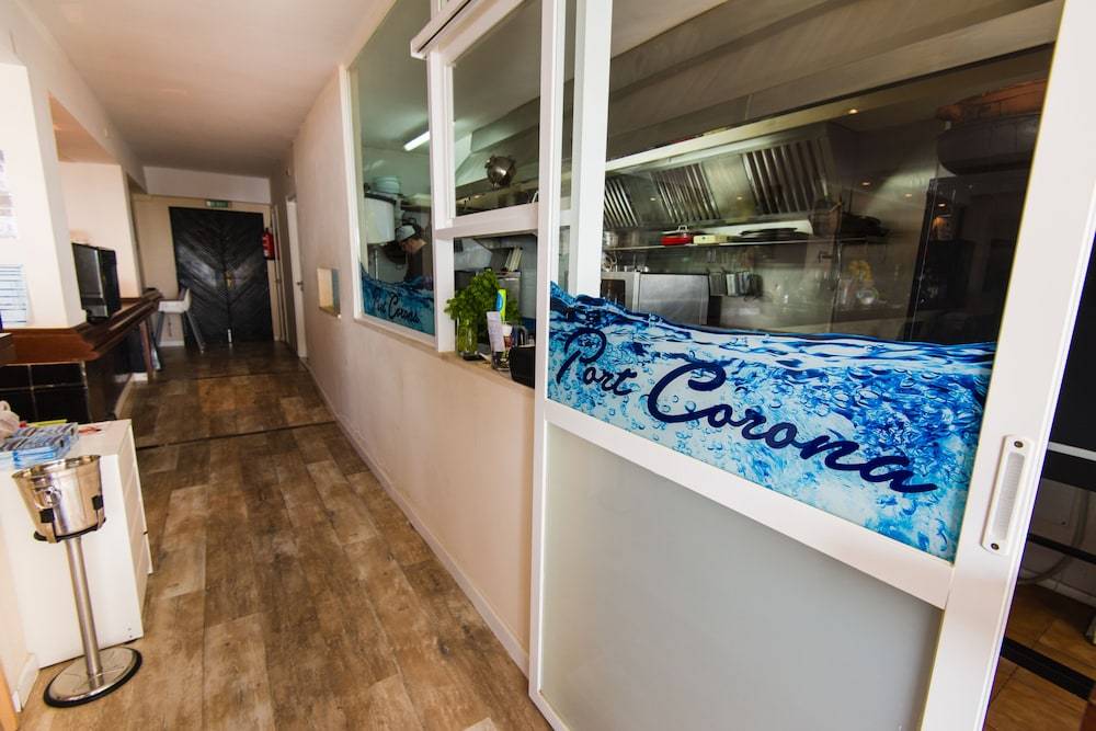 Hostal Port Corona 2