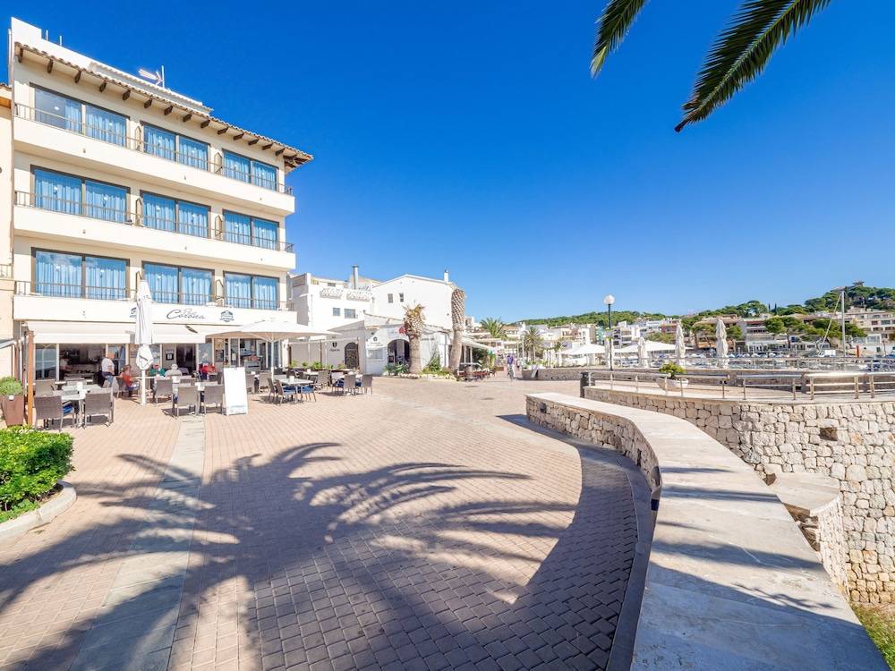 Hostal Port Corona 1