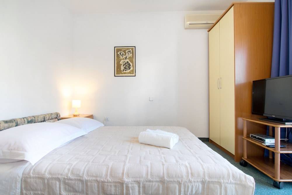 Beach Guesthouse Mediteran 2
