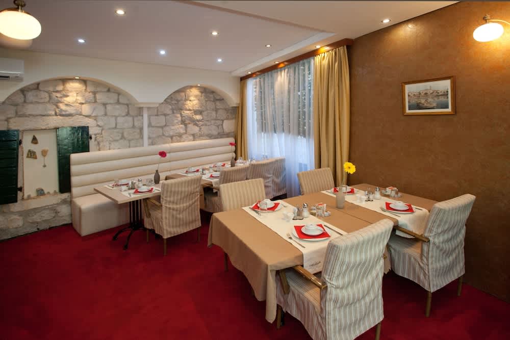 Authentic Luxury Rooms 1