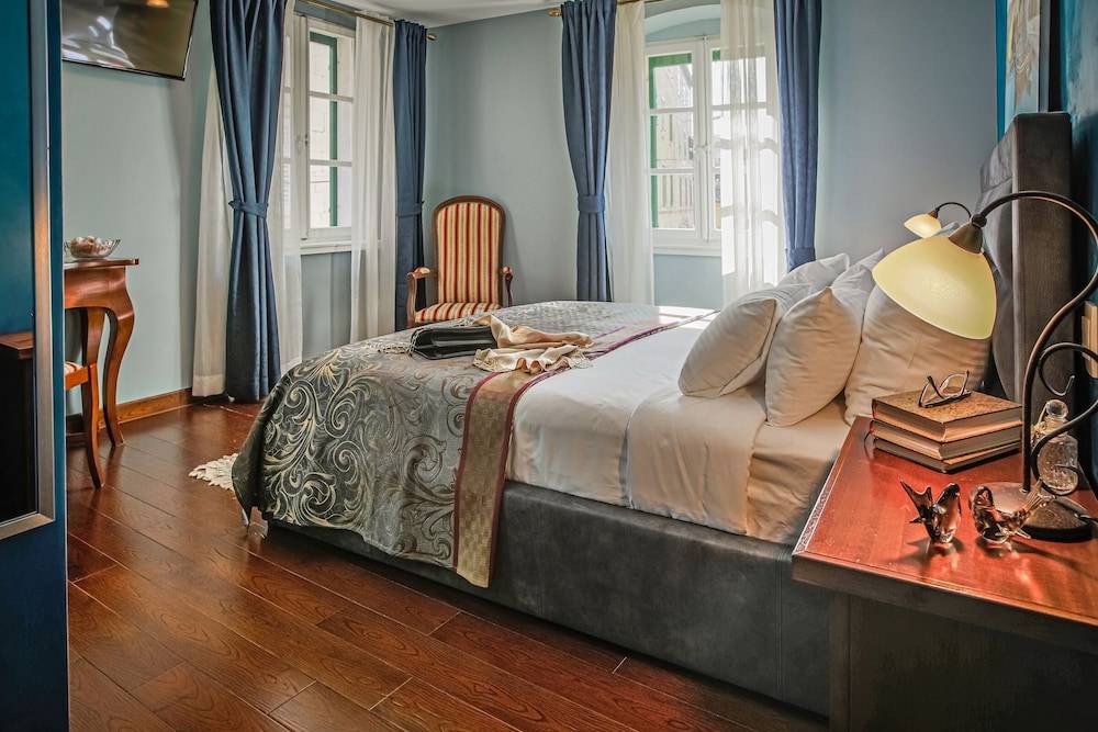 Theatre luxury rooms 1