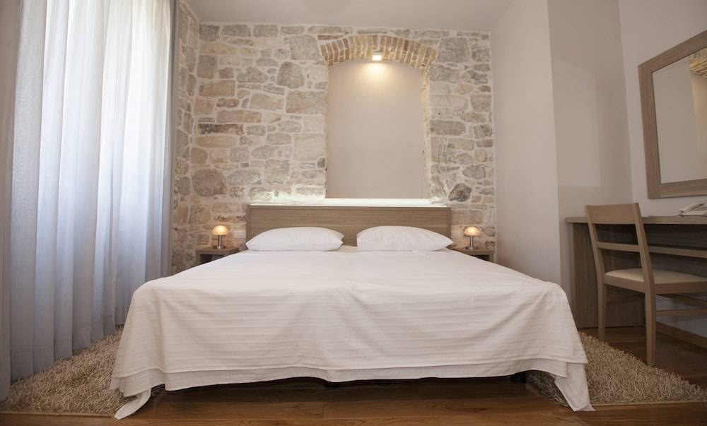 Tifani Luxury Rooms 2