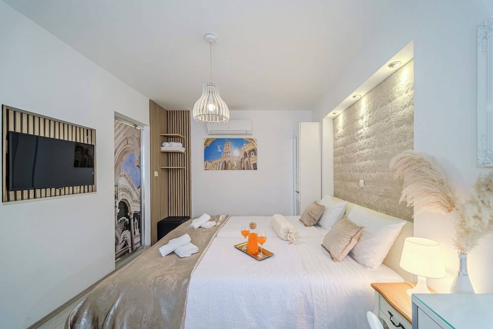 Rooms and apartments Paese 1