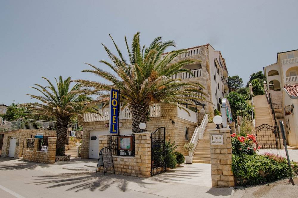 Hotel Vila Tina 1