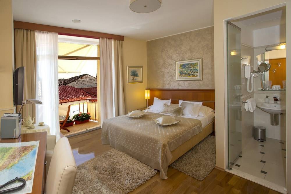 Royal Suites 1