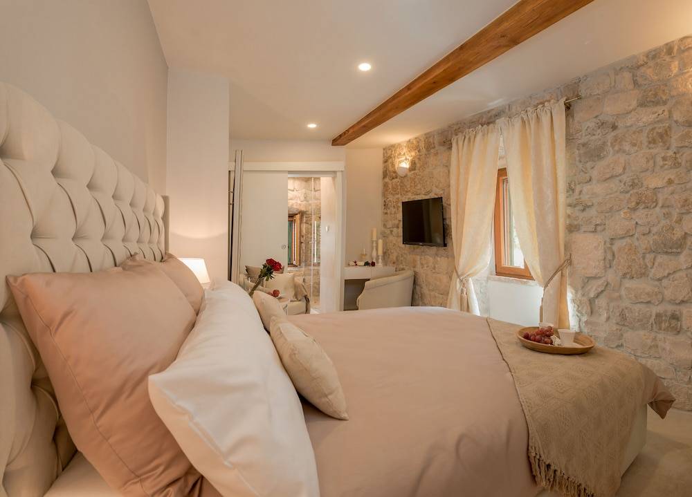 Jupiter Lux Rooms 2