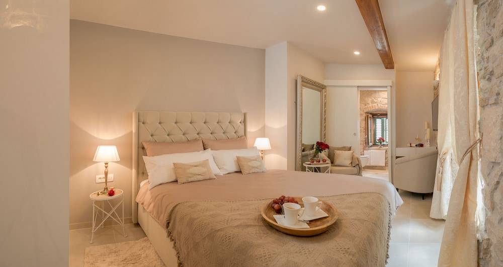 Jupiter Lux Rooms 1