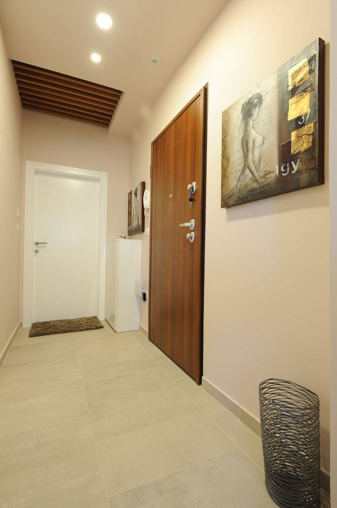 Silver & Gold Luxury Rooms 2