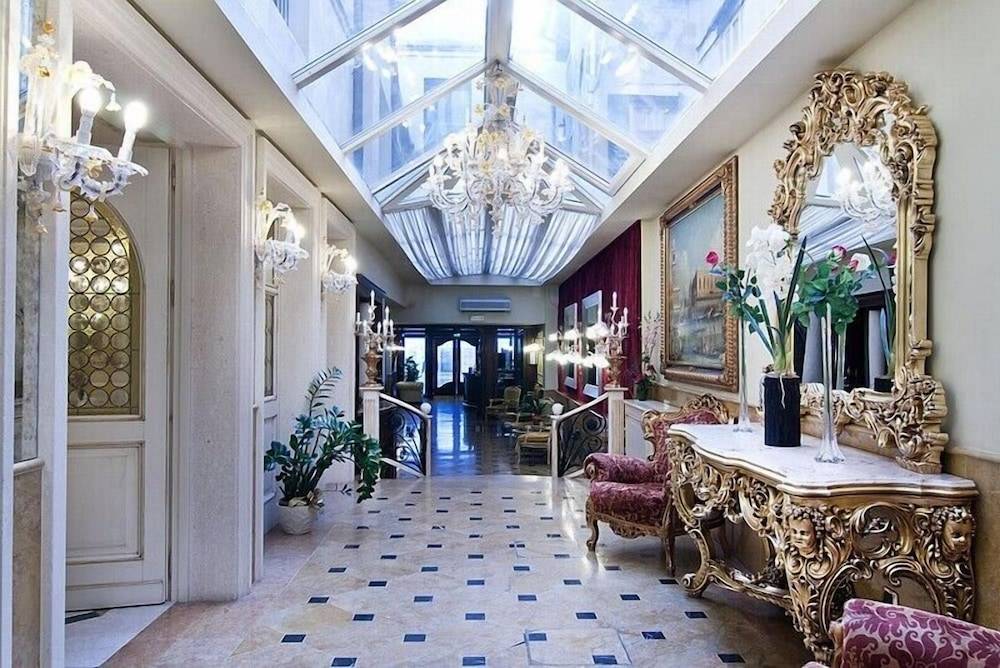 Hotel Belle Epoque 2