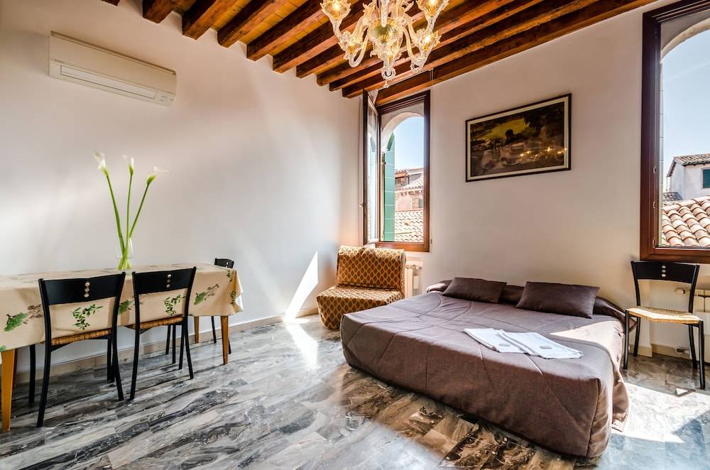 Venice Apartments 1