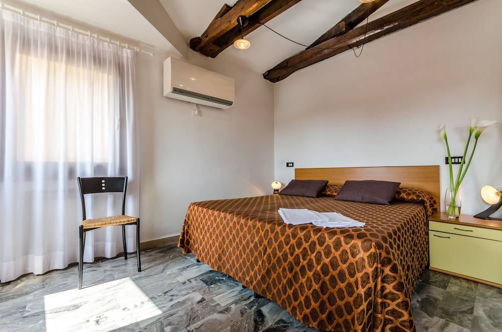 Venice Apartments 2