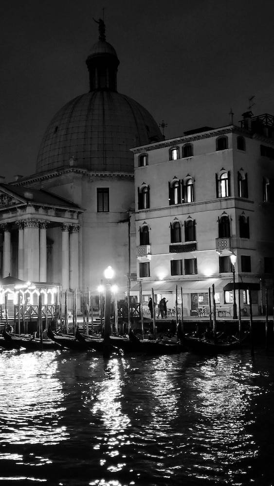 Hotel Antiche Figure 1