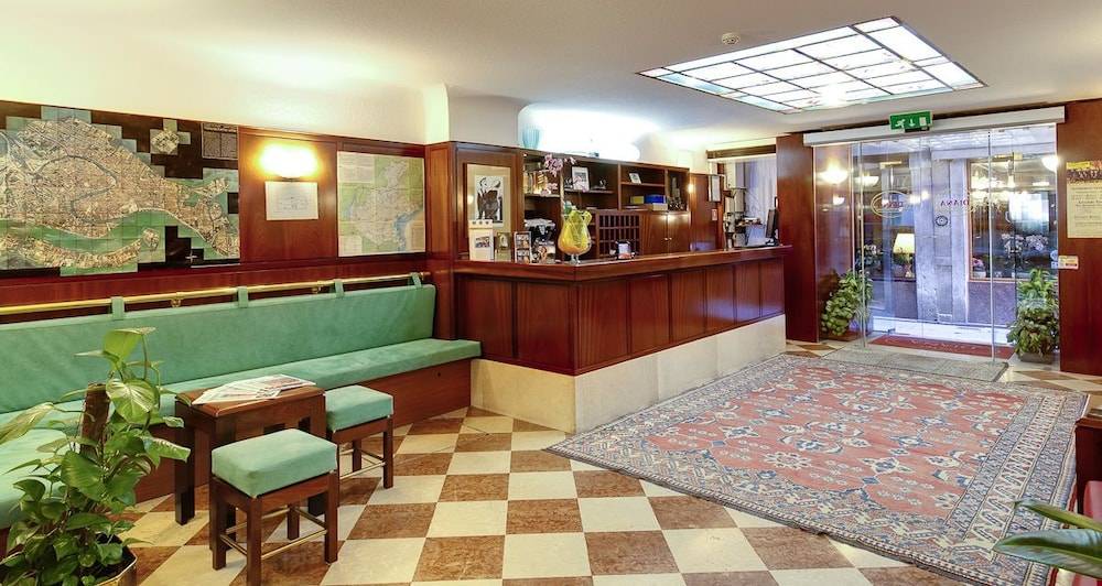 Hotel Diana 2
