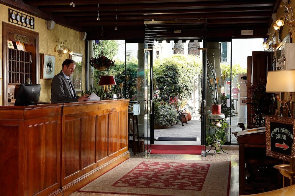 Pensione Accademia - Villa Maravege 2