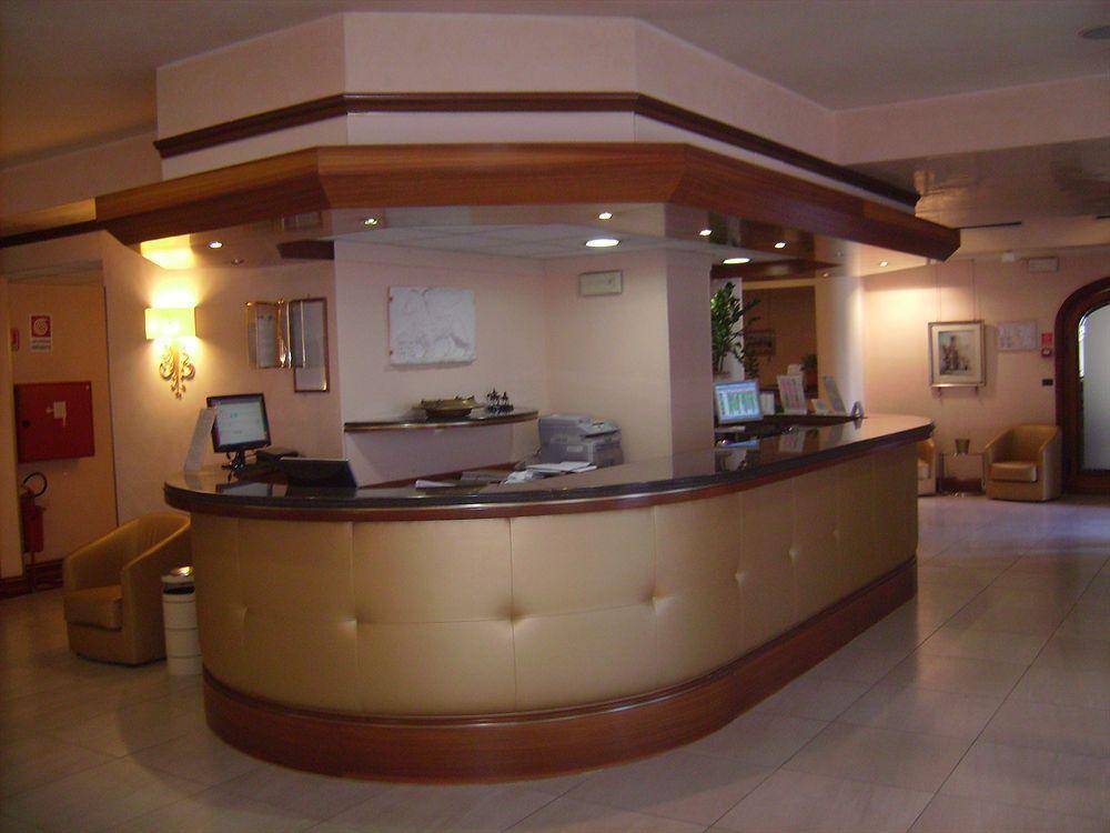 Hotel Mondial 1