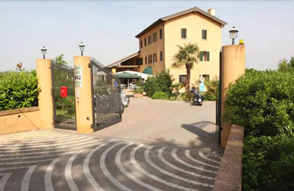 Country House Country Club 1