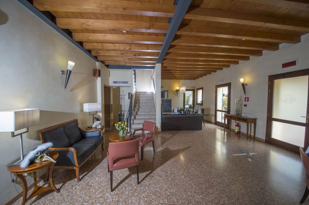 Hotel Venice Resort Airport 2