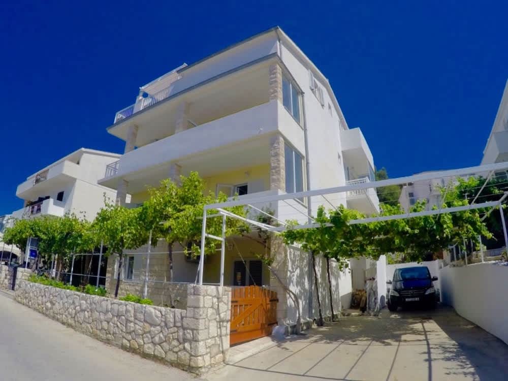 Vila Lacman 1