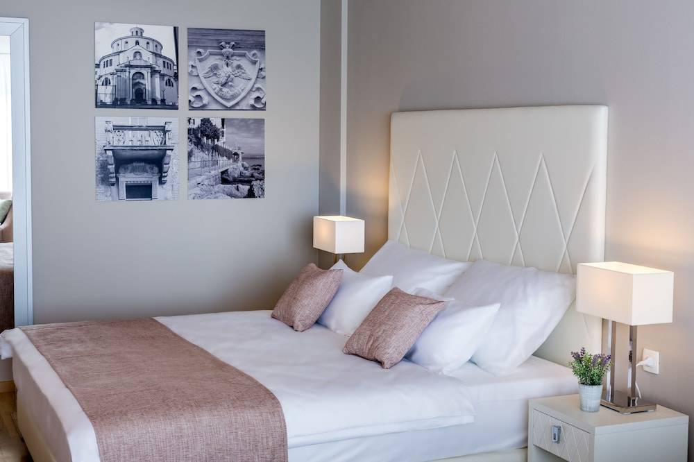 Apartments & Rooms Preelook 2