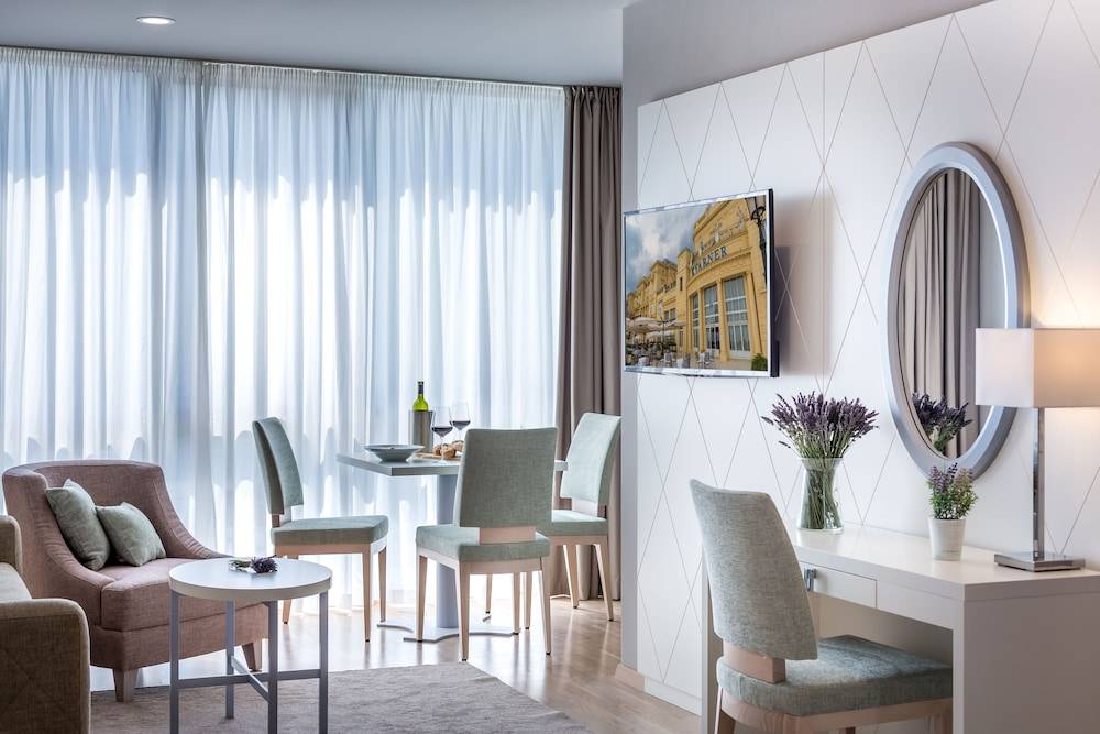 Apartments & Rooms Preelook 1