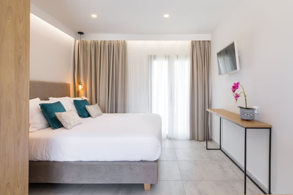 V Luxury Suites 2