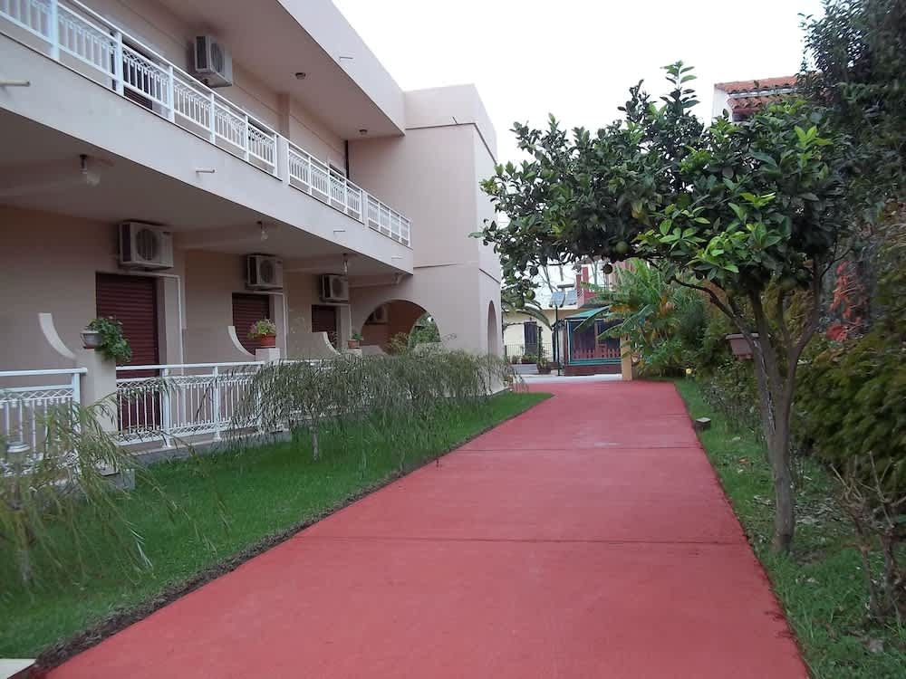 Toula's Apartments 1