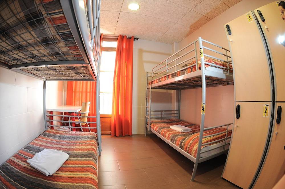Be Zaragoza Hostel 2