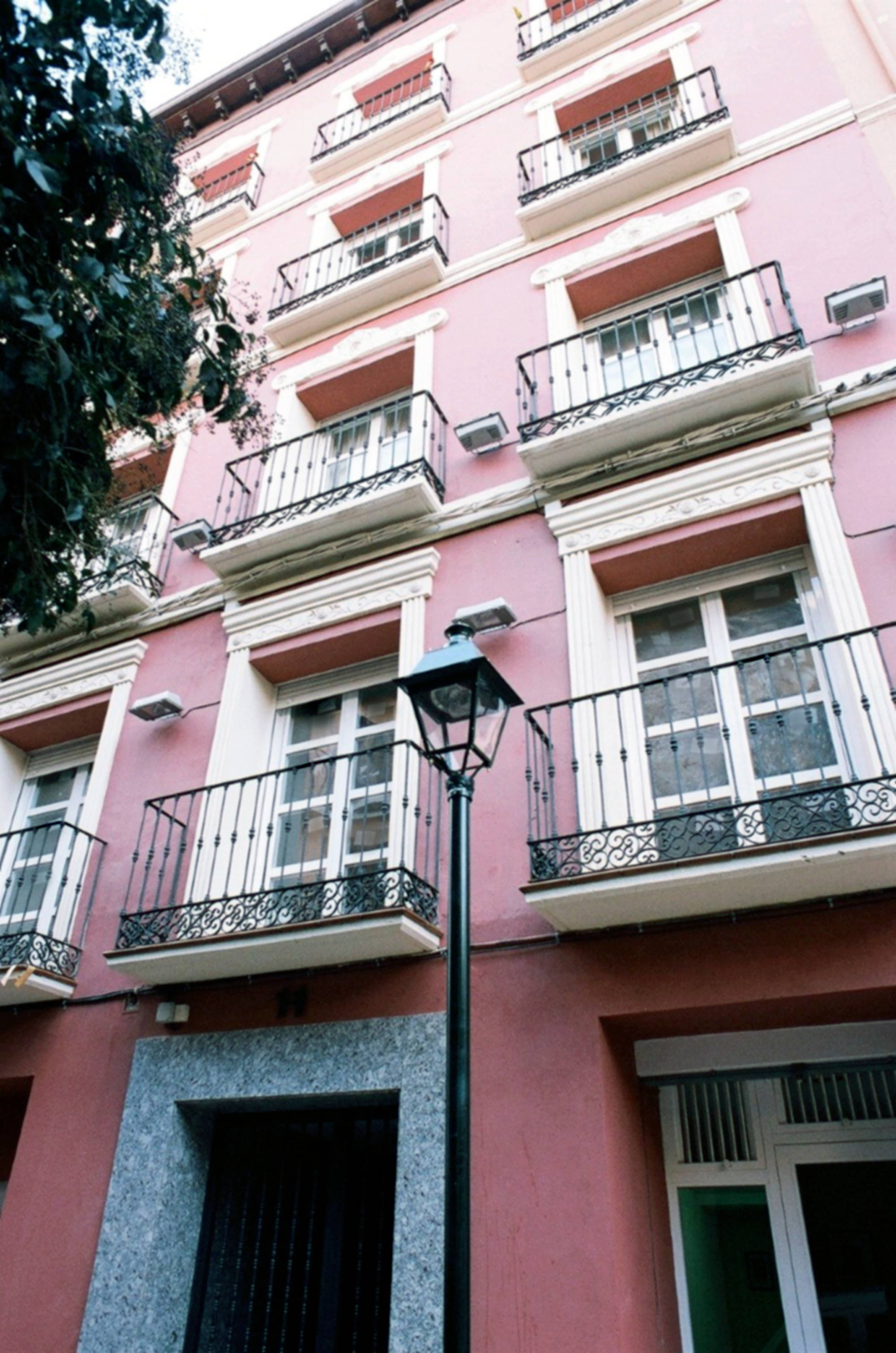 Apartamentos Auhabitat Zaragoza, edificio de apartamentos turísticos 1