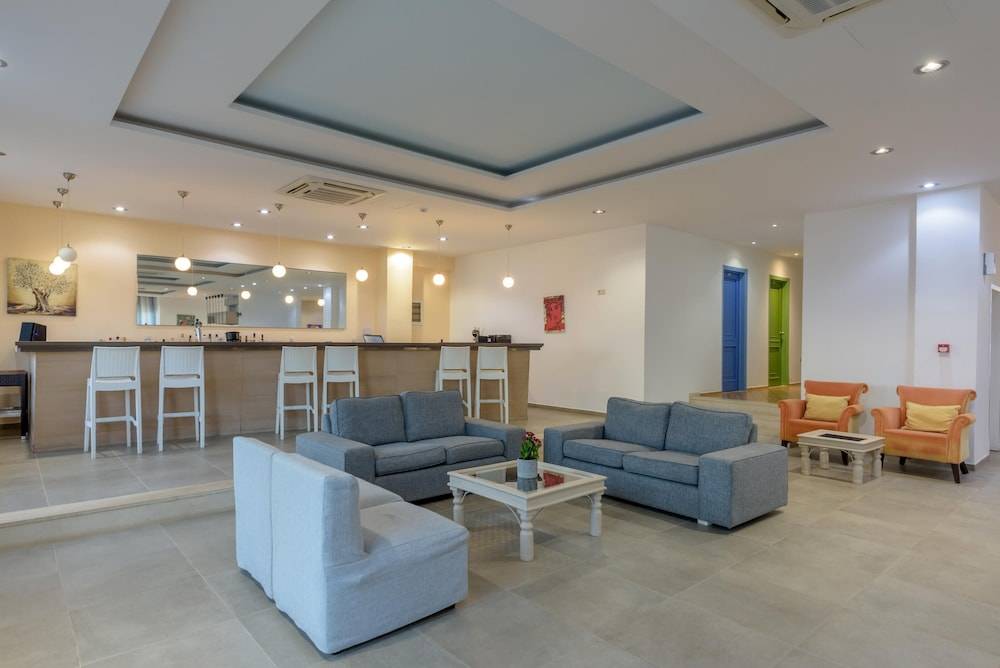 Zeus Hotels Palm Beach 2
