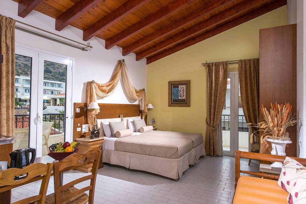 W Suites by Estia ex Camelot 1