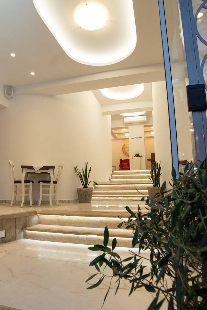 W Suites by Estia ex Camelot 2