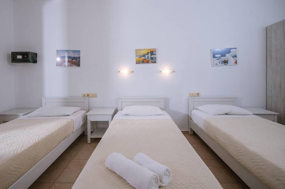 Dionysos Apartments & Studios 2
