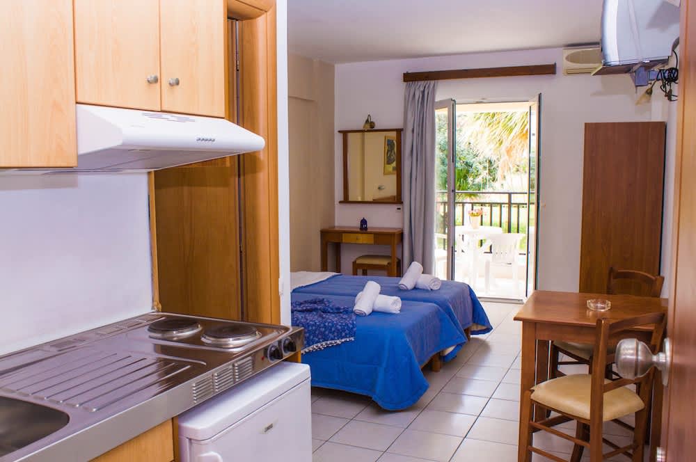 Sunshine Studios & Apartments 2