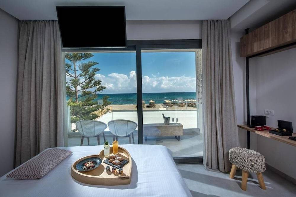 Enorme Teatro Beach - Adults Only 2
