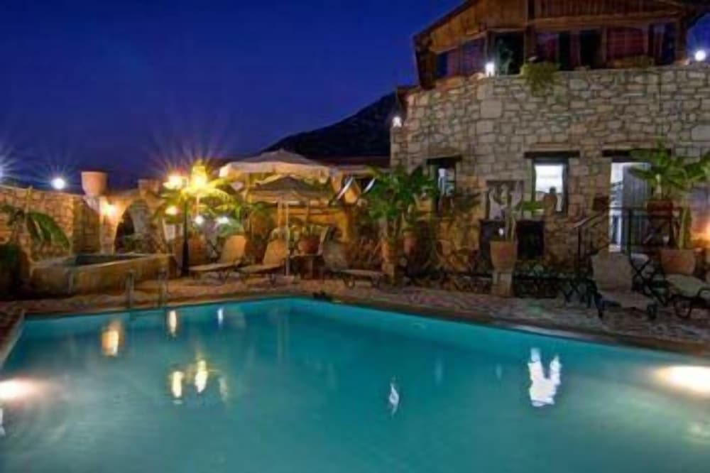 Stone Village Hotel Apartments 1