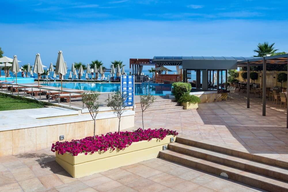 Thalassa Beach Resort & Spa (Adults Only) 1