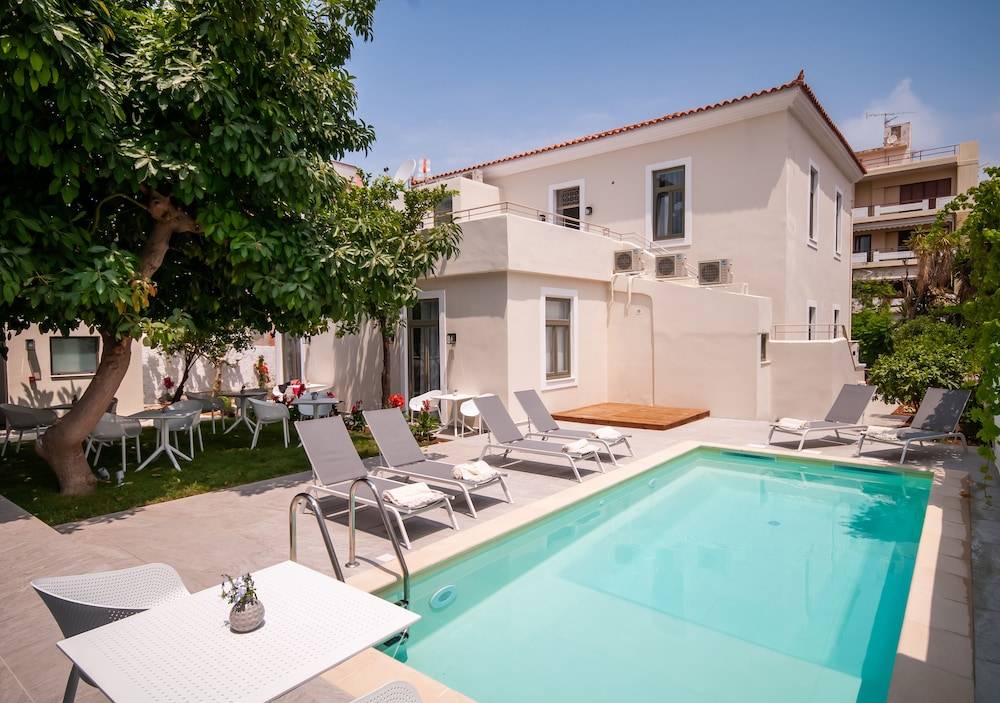 Epavli Boutique Luxury Suites 1