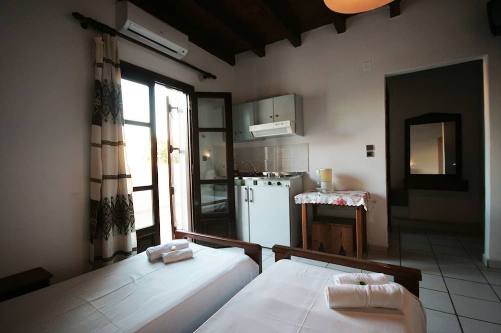 Chania Rooms 2