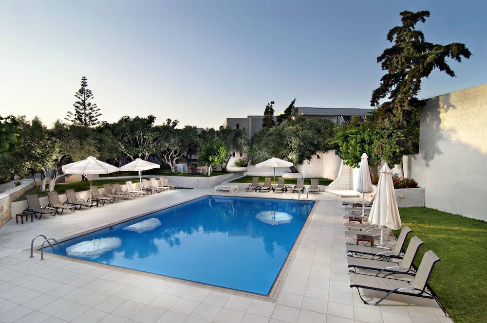 Ourania Apartments Hotel 1