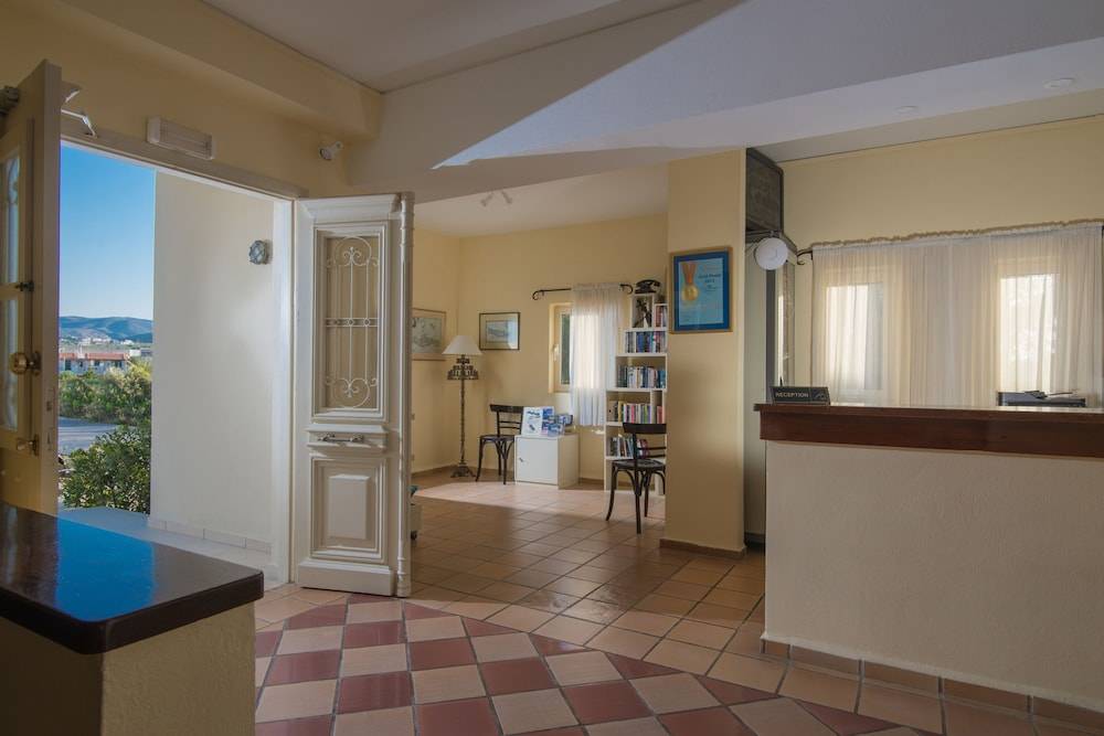 Ourania Apartments Hotel 2