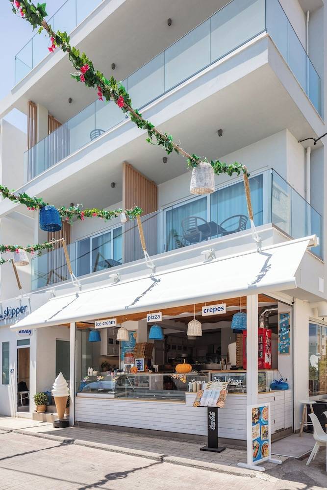Skipper Beachfront Suites 2