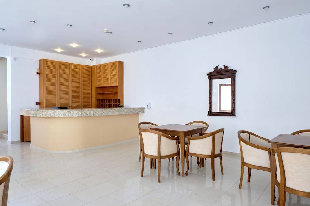 Niros Beachfront Aparthotel 2