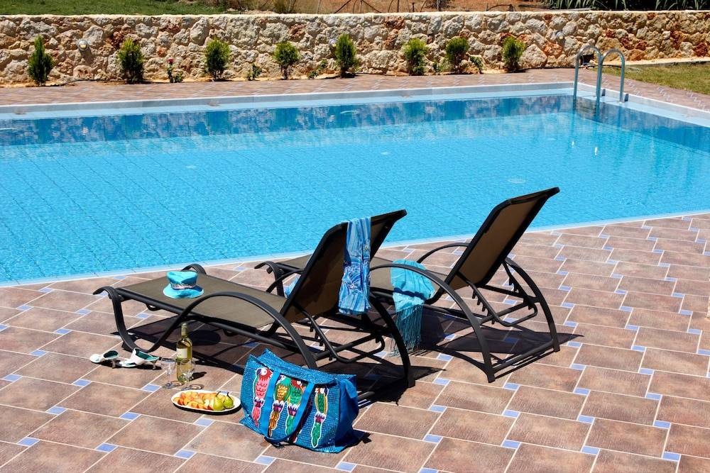 Theros Hotel 1