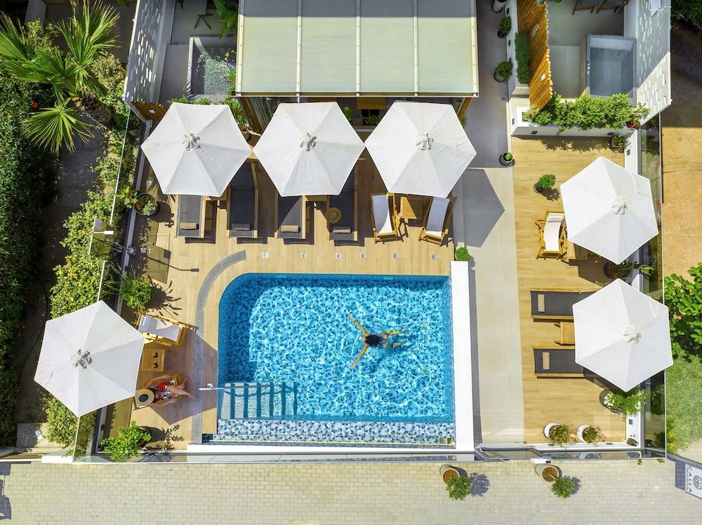 Calla Luxury Seafront Suites 1