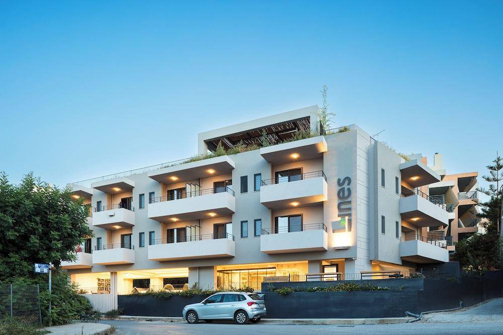 Lines Concept Accommodation 1