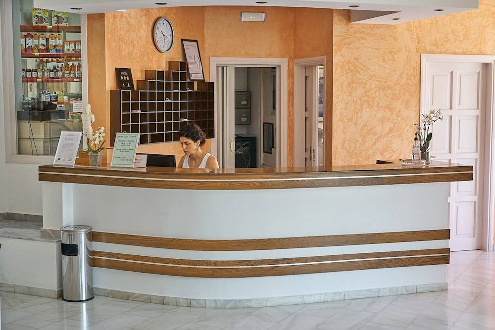 Apollon Hotel Apartments 2